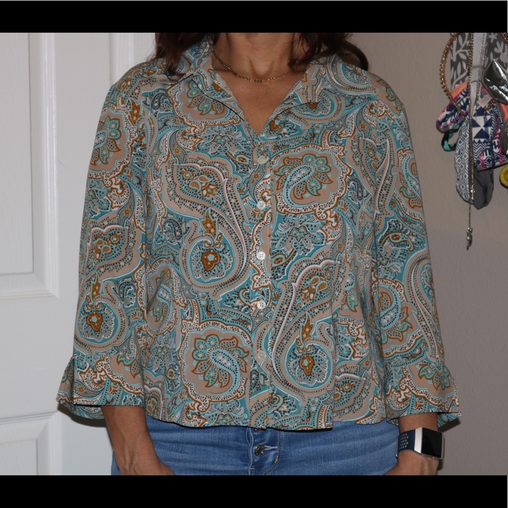 Cute blouse!